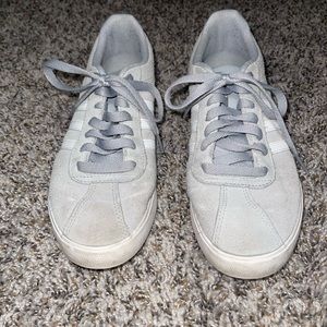 Women’s Adidas Sneakers!